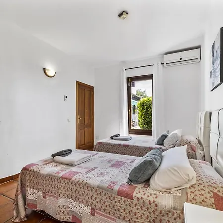 Josephine فيلة تياس